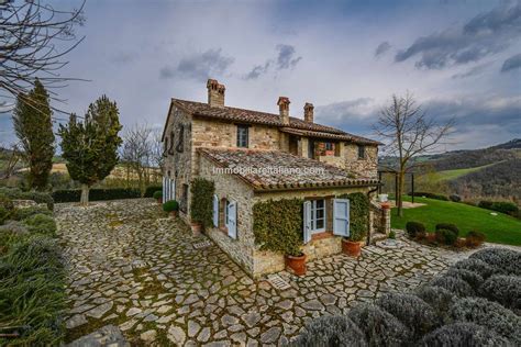 Italian farmhouse - The centuries-old traditional Italian stone farmhouse might have been in bad shape, but it was the perfect stepping stone (no pun intended) to create a relaxed country house where the owners—a retired couple with a large extended family—could garden, cook, and enjoy family time in a comfortable environment. ...